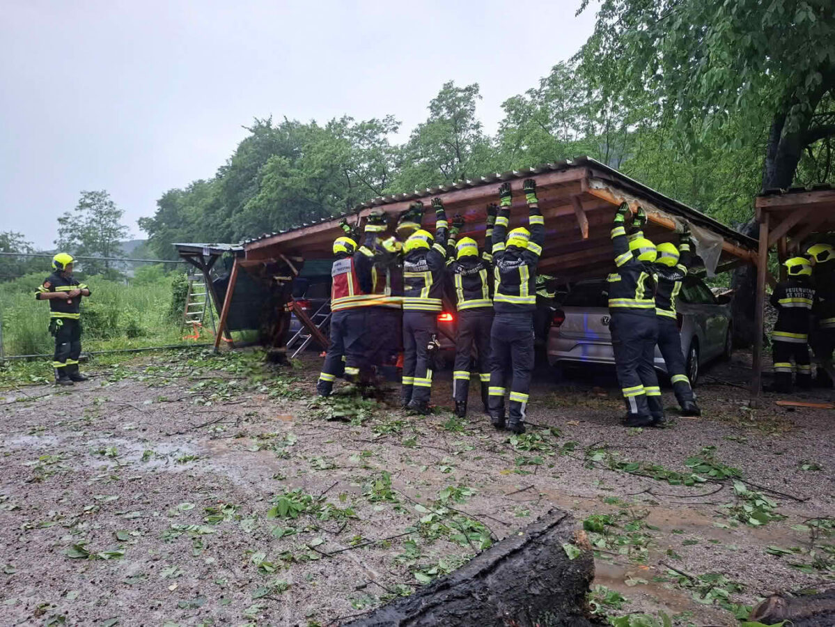 Unwetterfront über dem Bezirk Baden