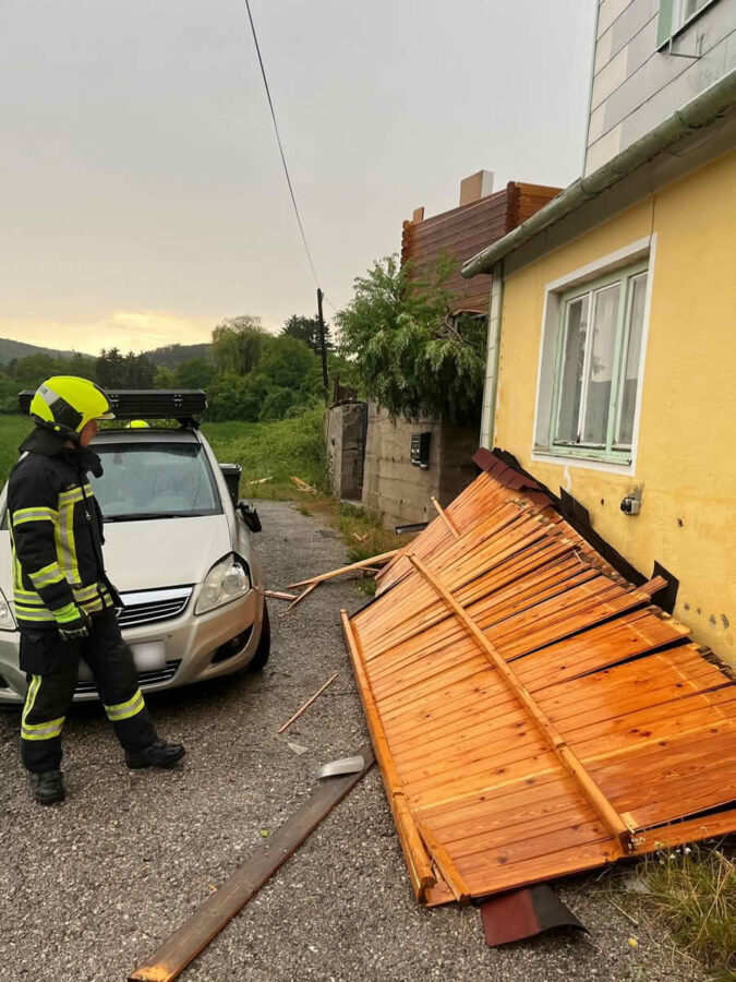 Unwetterfront über dem Bezirk Baden