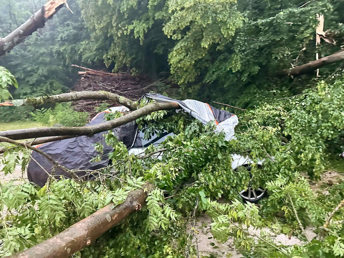 Unwetterfront über dem Bezirk Baden