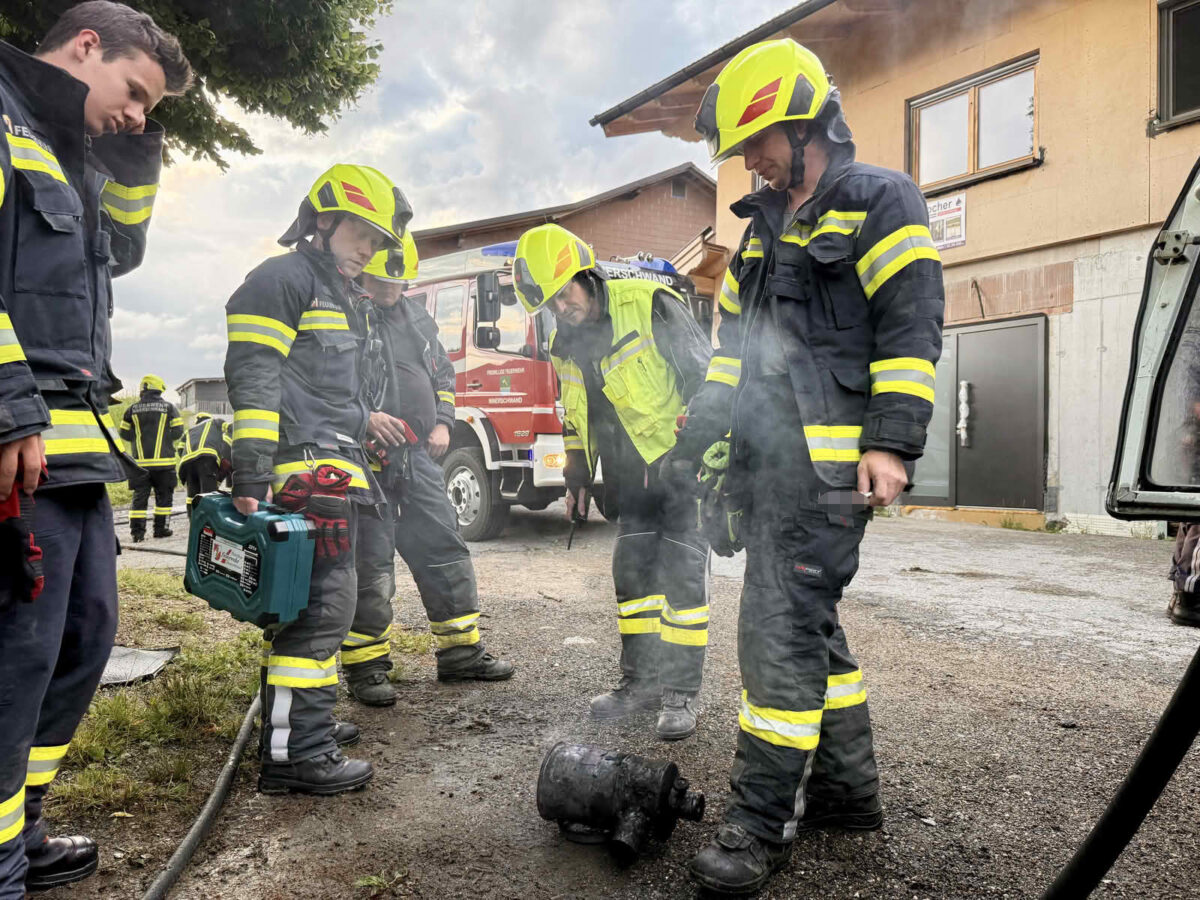 Traktor brennt – Großbrand verhindert