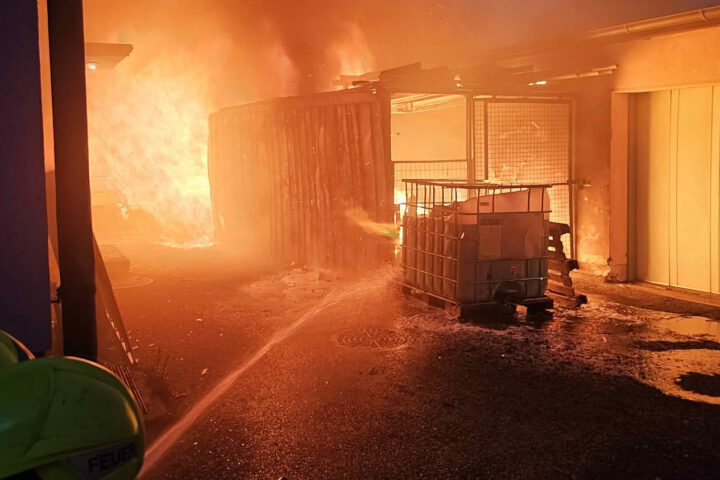 HFW Villach: Feuerwehr verhindert Wohnhausvollbrand