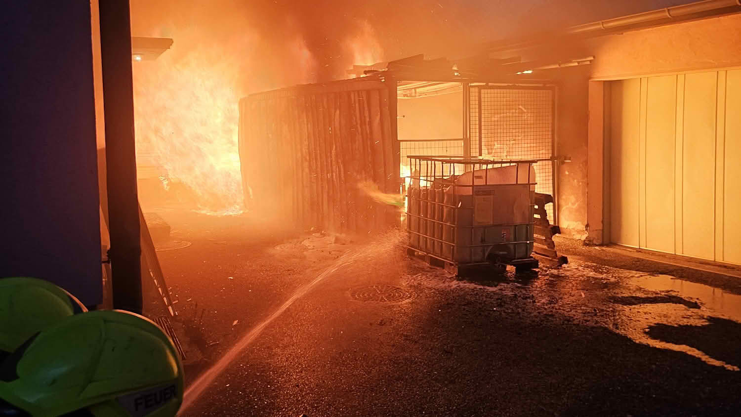 HFW Villach: Feuerwehr verhindert Wohnhausvollbrand