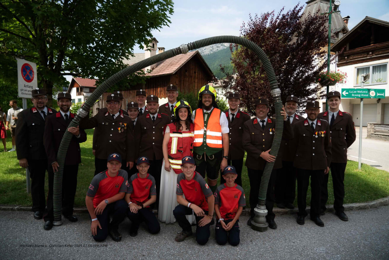Jugendbetreuer vor dem Traualtar