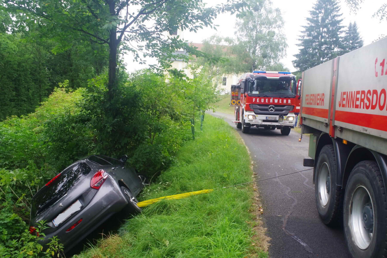 Jungwald verhinderte Absturz über Waldböschung