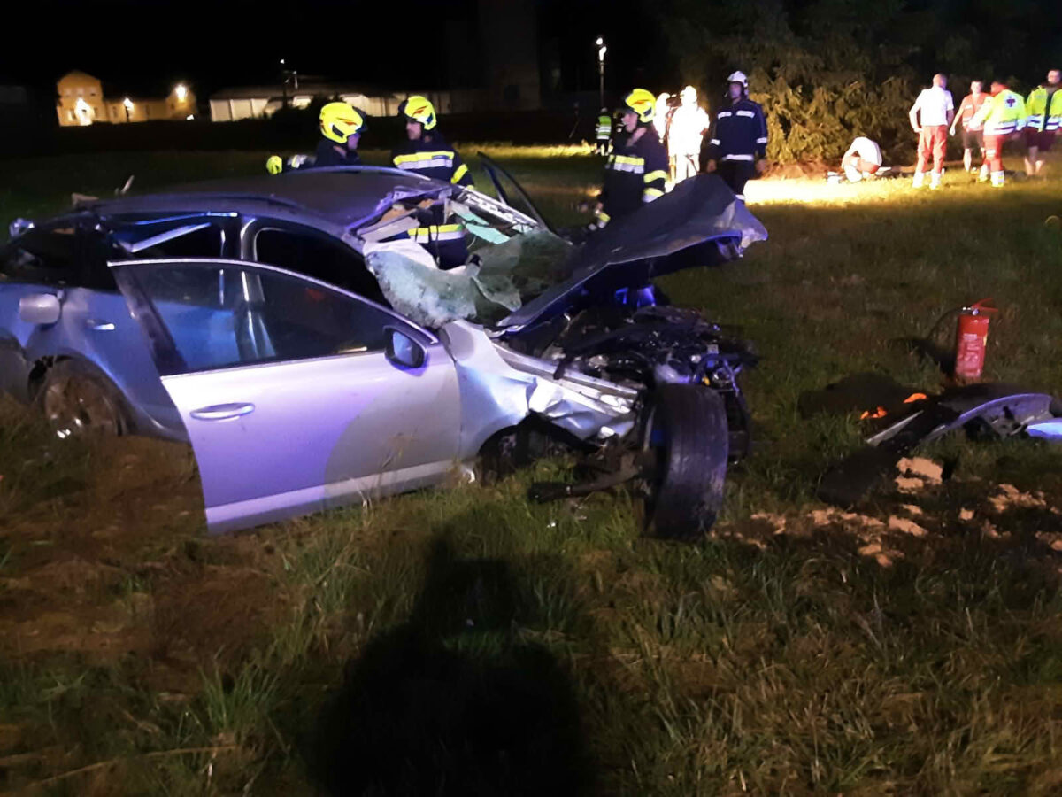 Pkw durchbricht Schranken