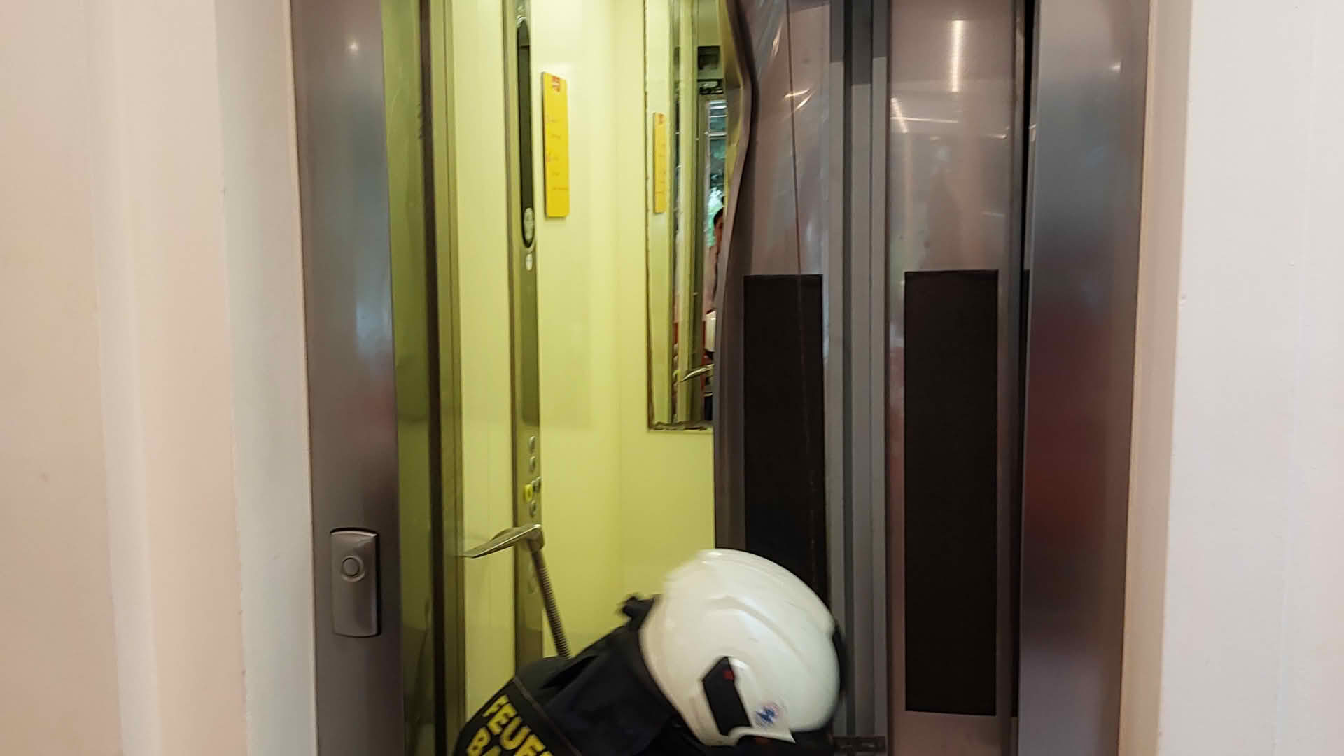 FF Bad Ischl: Eingeschlossene Person aus Lift befreit