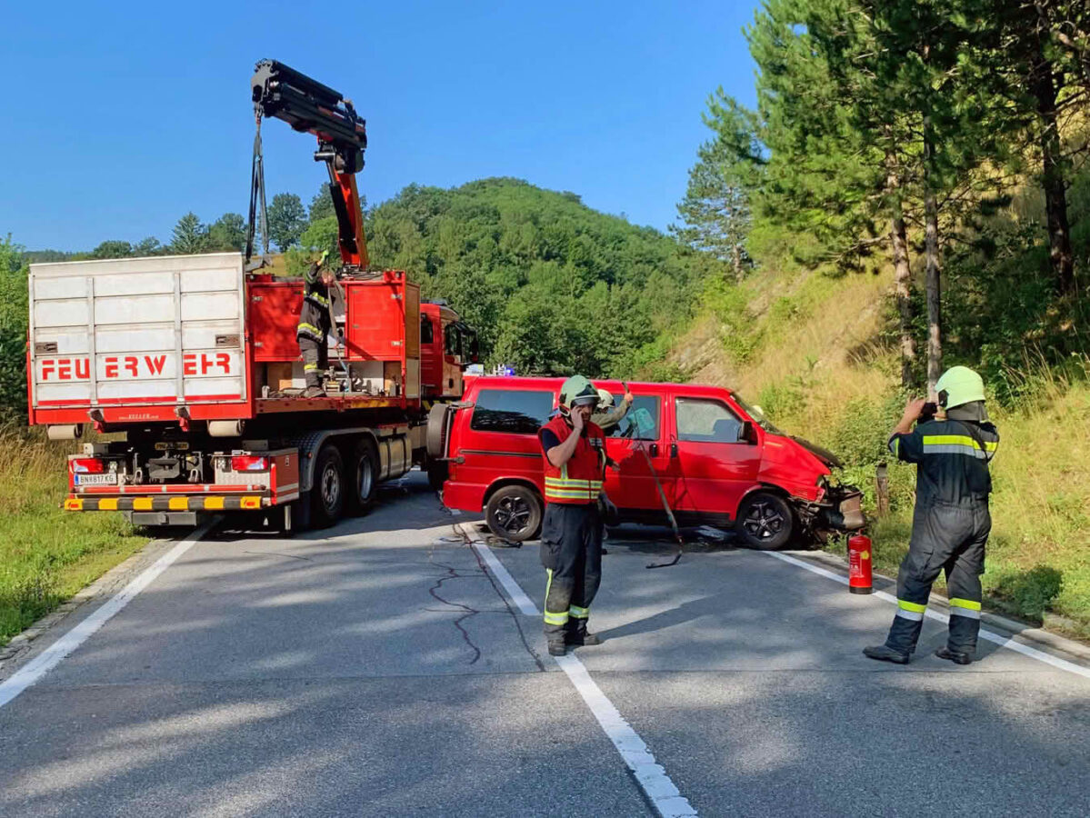 Erfolgreiche Personensuche nach Verkehrsunfall auf der LB1
