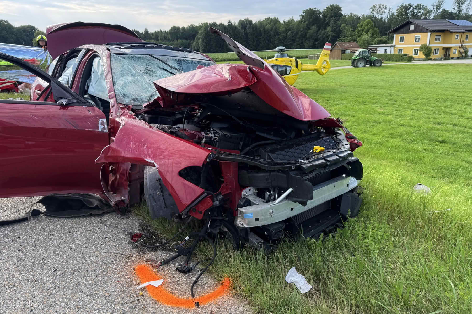 Schwerer Verkehrsunfall mit 4 Verletzten auf der B137