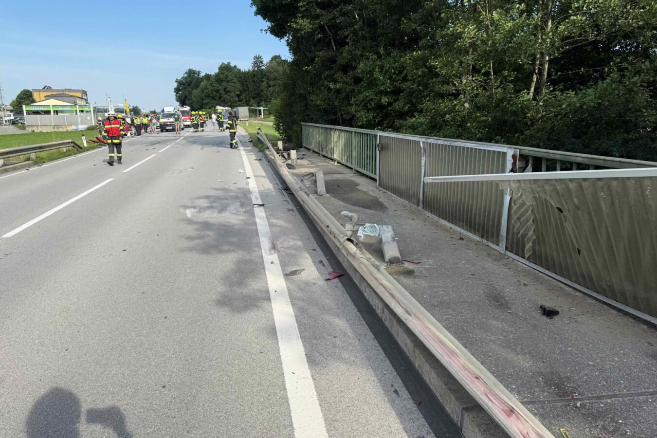 Verkehrsunfall mit 4 Verletzten auf der B137