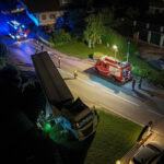 2 Feuerwehren befreien versunkenen LKW aus misslicher Lage