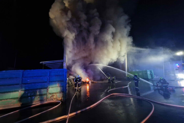 Großbrand bei Villacher Entsorgungsunternehmen