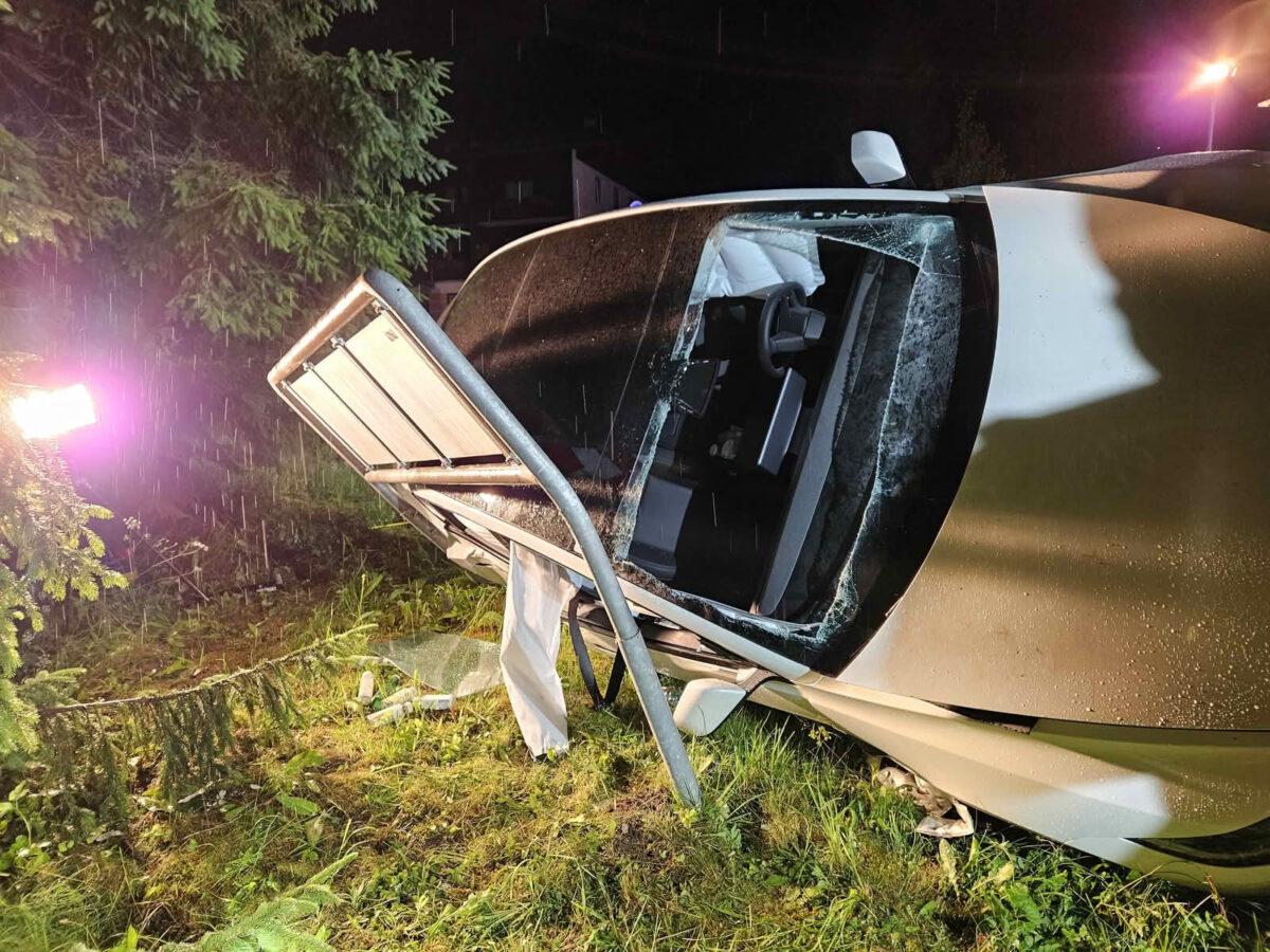 Schwerer Verkehrsunfall auf der L13 St. Oswalder Straße