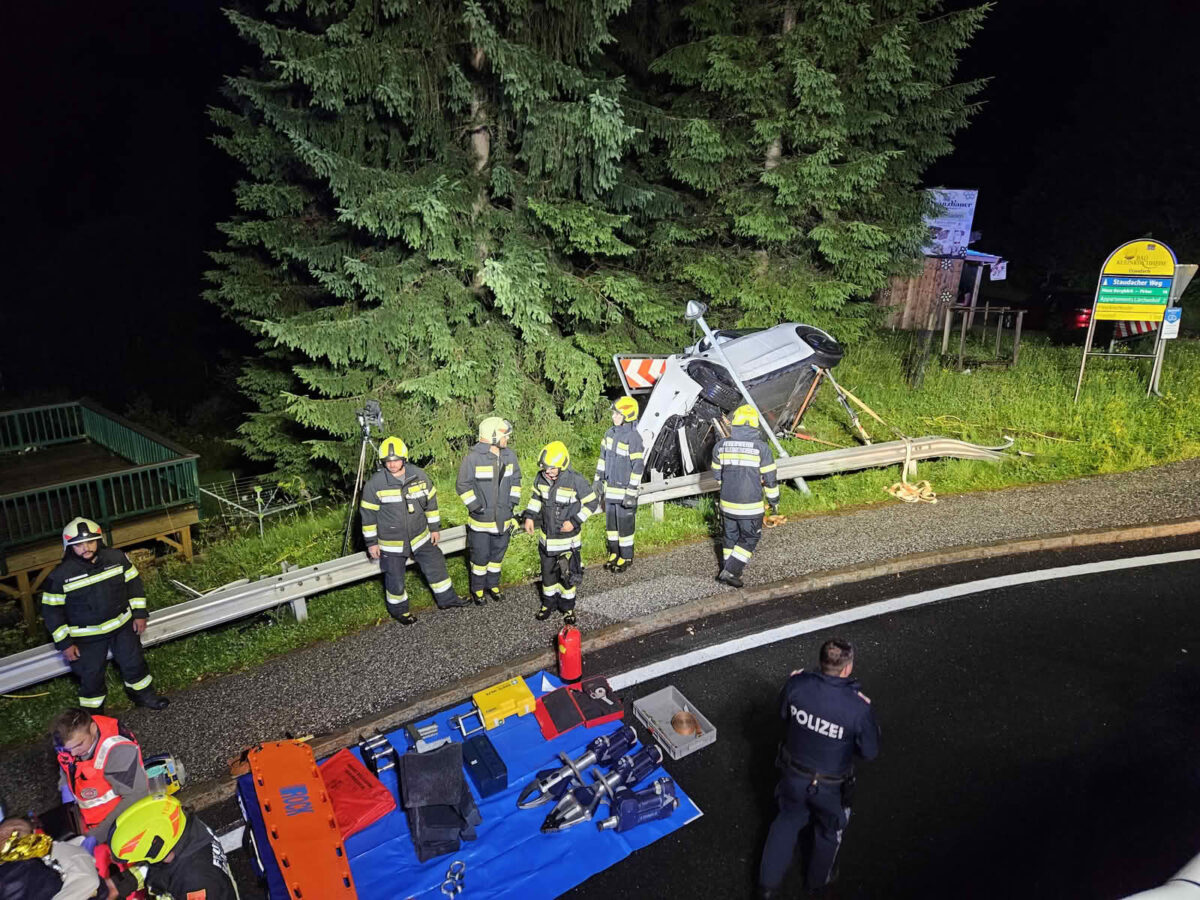 Schwerer Verkehrsunfall auf der L13 St. Oswalder Straße