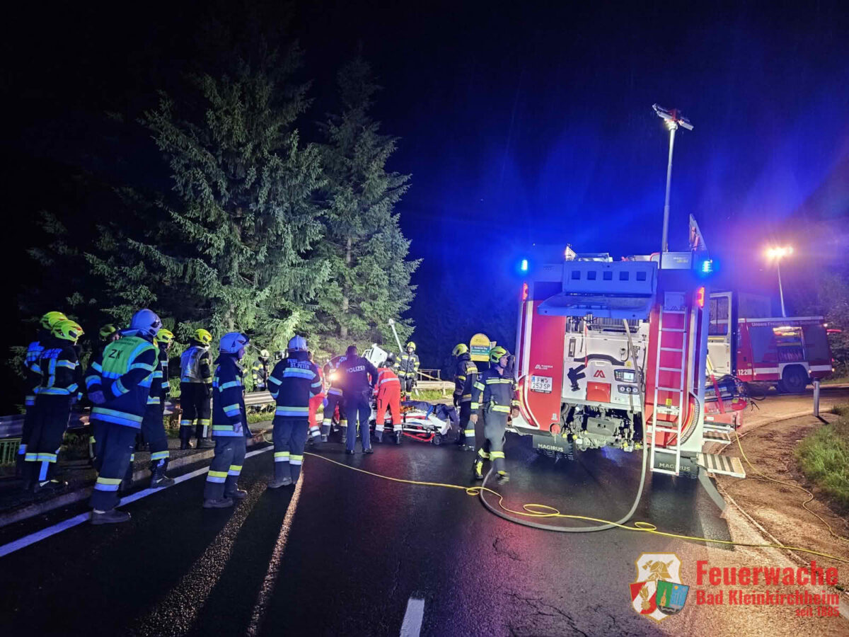 Schwerer Verkehrsunfall auf der L13 St. Oswalder Straße