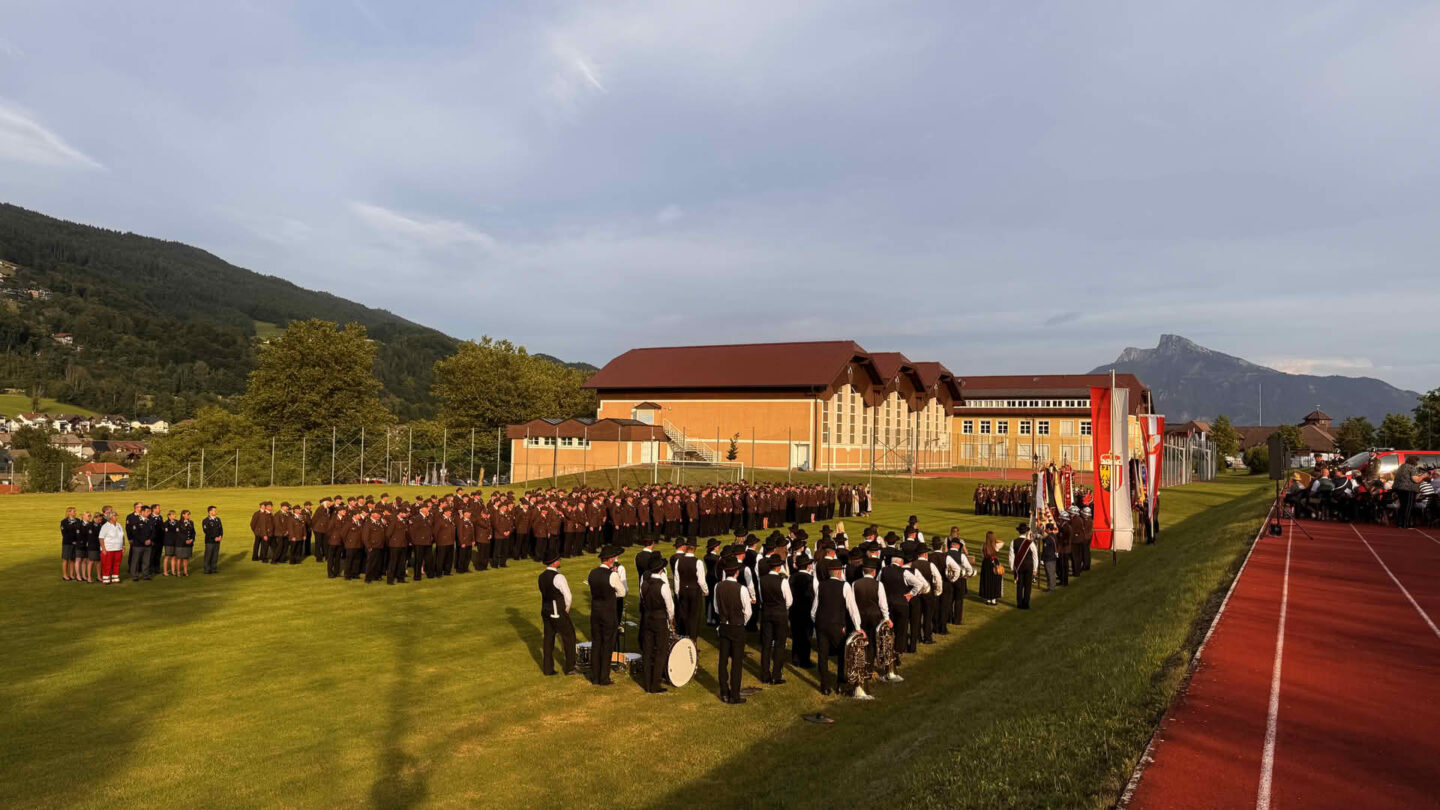 Fahrzeugsegnung und Frühschoppen