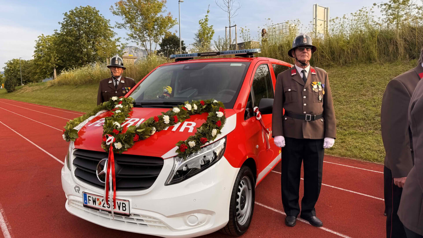 Fahrzeugsegnung und Frühschoppen