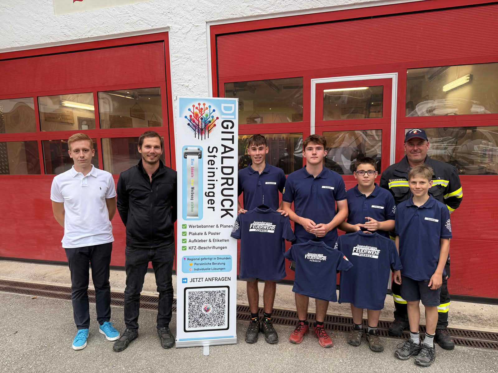 FF Bad Ischl: Neue Poloshirts für die Feuerwehrjugend Perneck