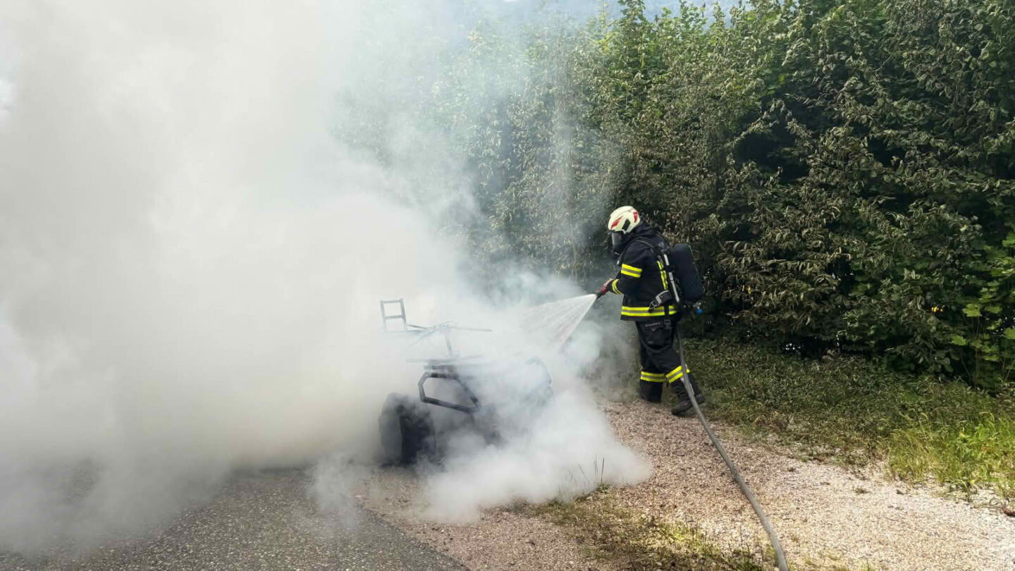 Vermeintlicher Tankstellenbrand entpuppt sich als Fahrzeugbrand 4 Tankstellenbrand war brennendes Quad