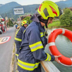 FF Bad Goisern übt „Personenrettung Gewässer“ auf der Traun