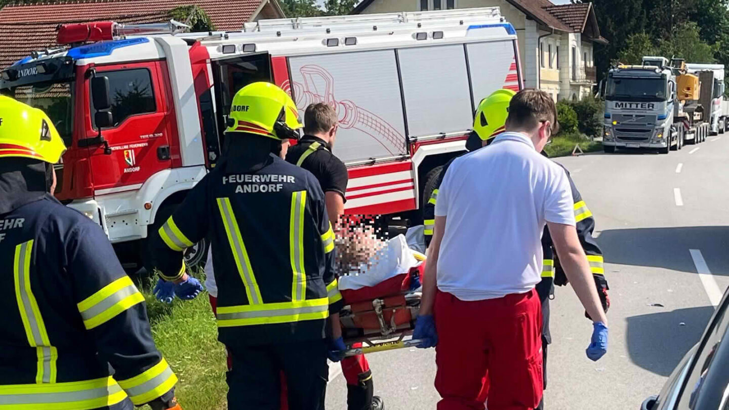 Schwerer Verkehrsunfall auf der Andorfer Landesstraße