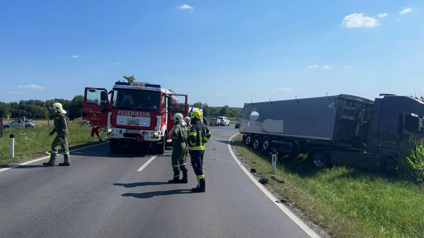 Schwerer Verkehrsunfall auf der L116 in Mogersdorf mit eingeklemmter Person