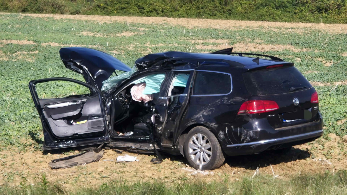 Schwerer Verkehrsunfall auf der L116 in Mogersdorf mit eingeklemmter Person