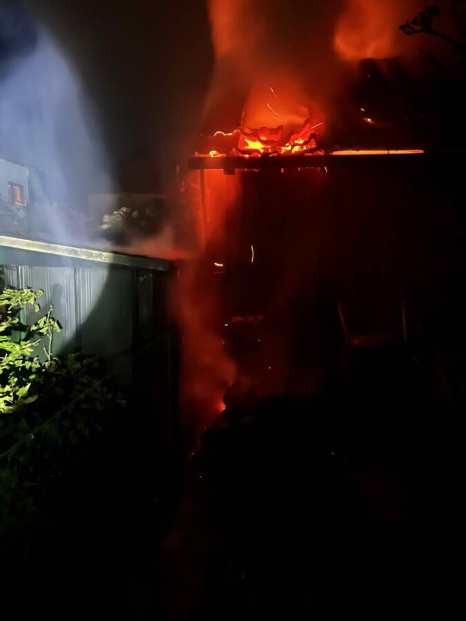 Brennende Gartenhütte