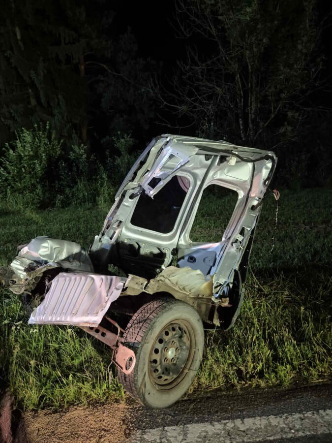 Kleinbus bei Verkehrsunfall in zwei Hälften zerteilt