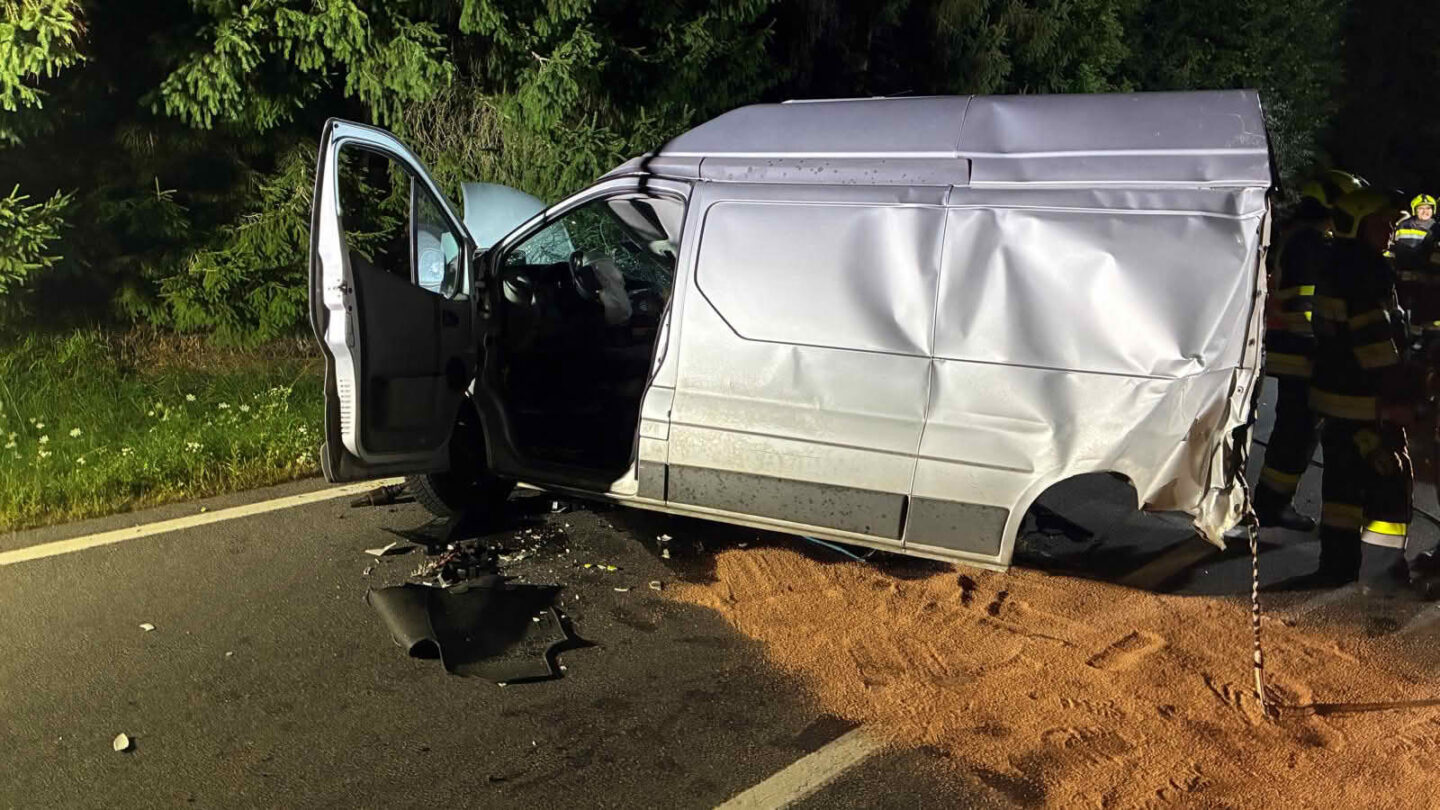 Kleinbus bei Verkehrsunfall in zwei Hälften zerteilt
