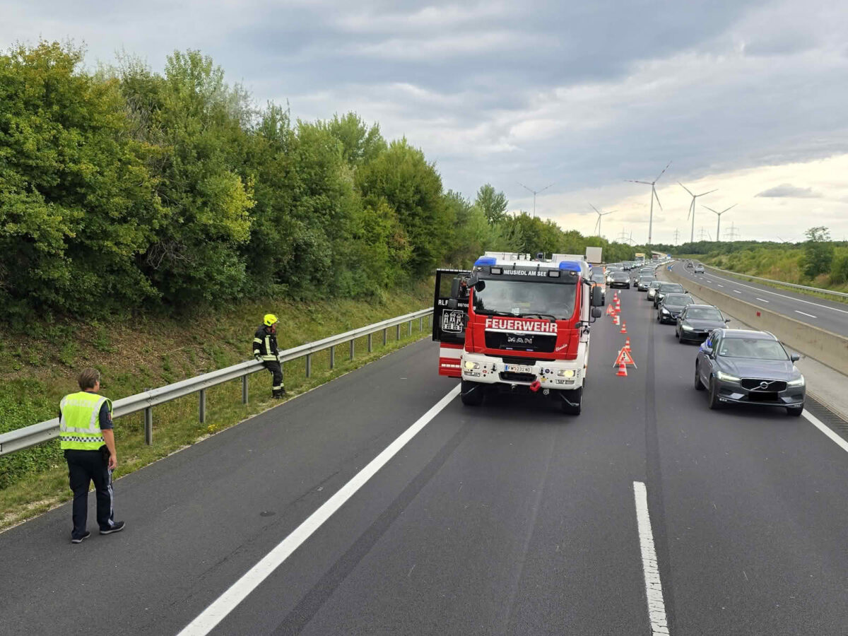 Auffahrunfall zwischen PKW und LKW auf der A4