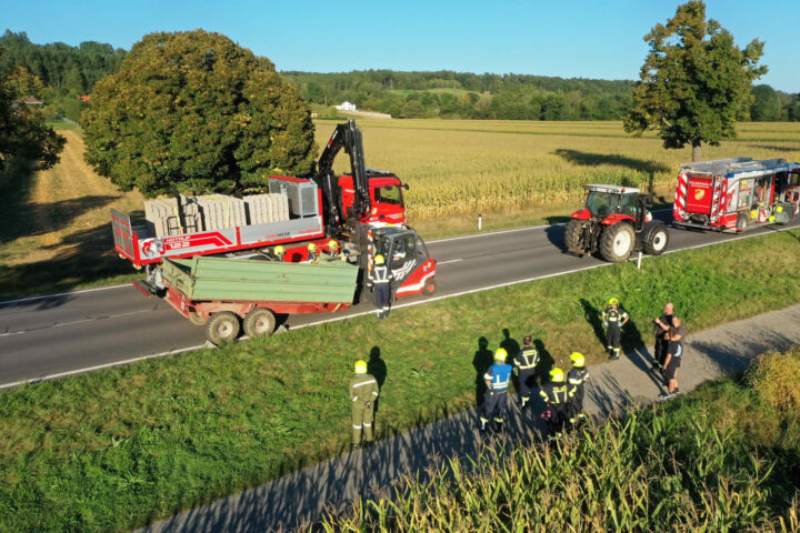 Bergung eines Anhänger auf der B65