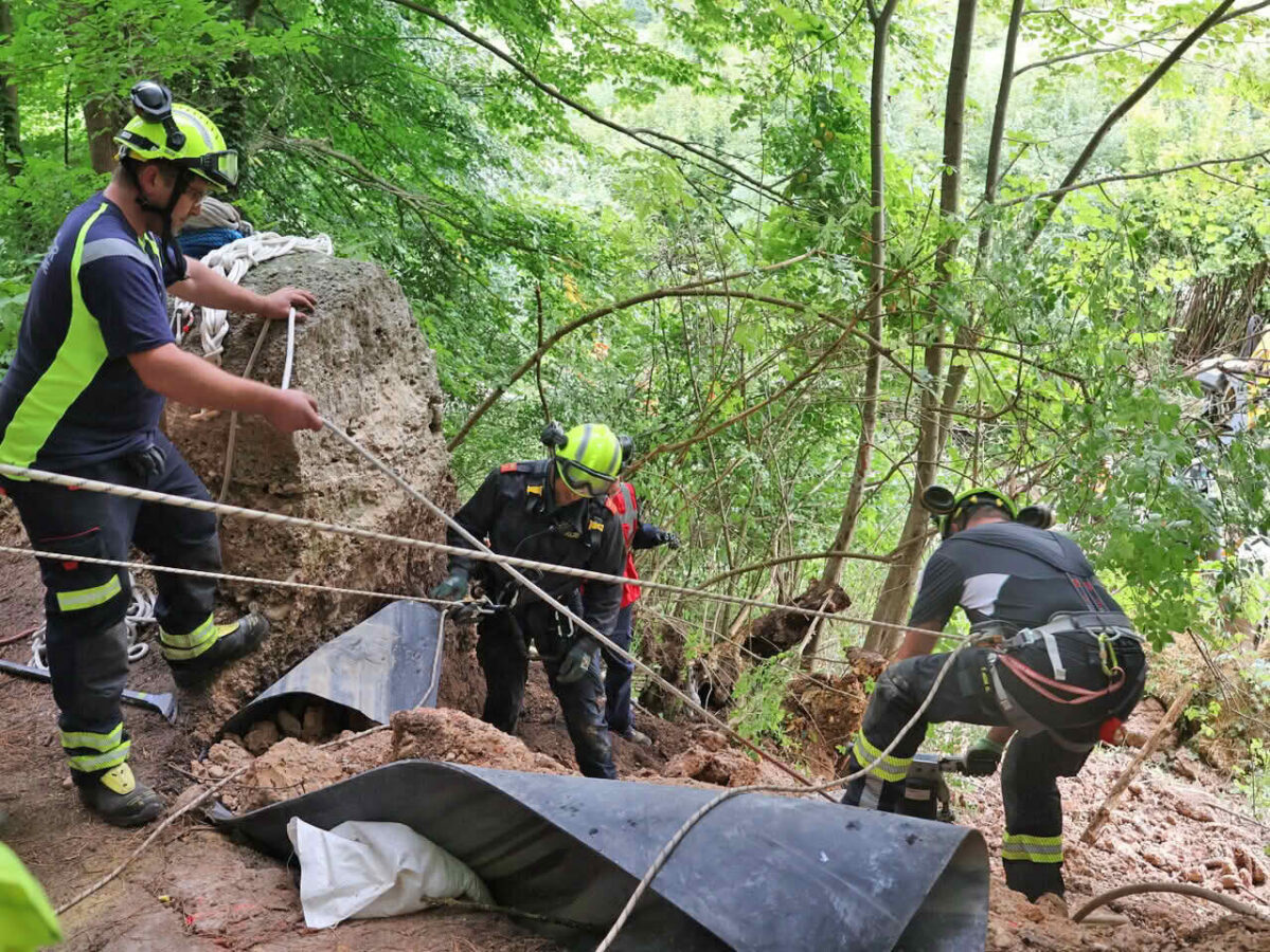 Kontrollierte Sprengung durch Feuerwehr-Spezialeinheit