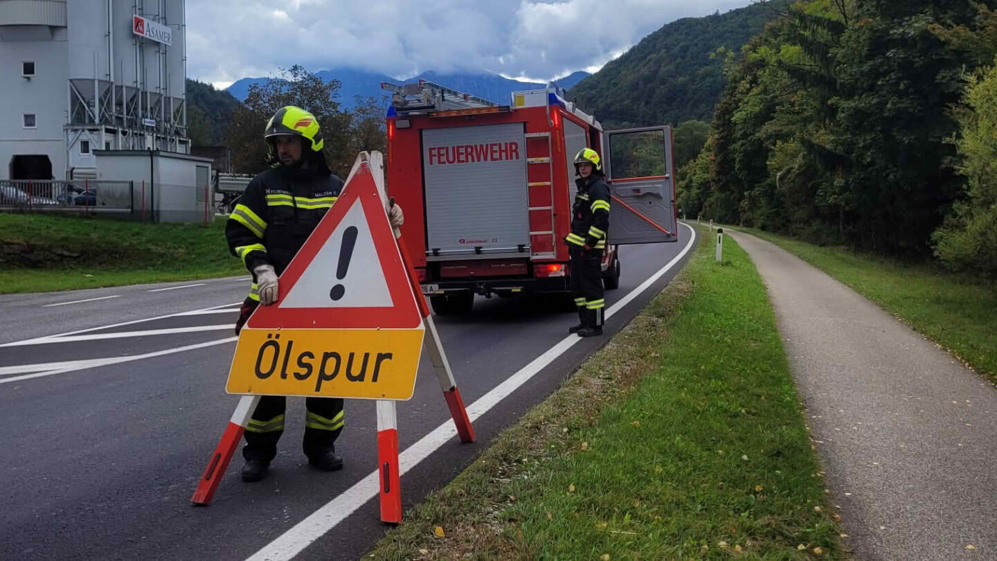 Ölspur auf der B145