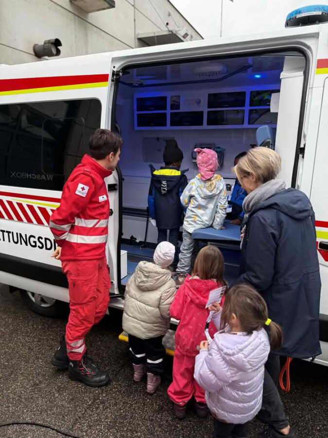 Kremser Kinder entdecken Feuerwehr, Polizei & Rotes Kreuz