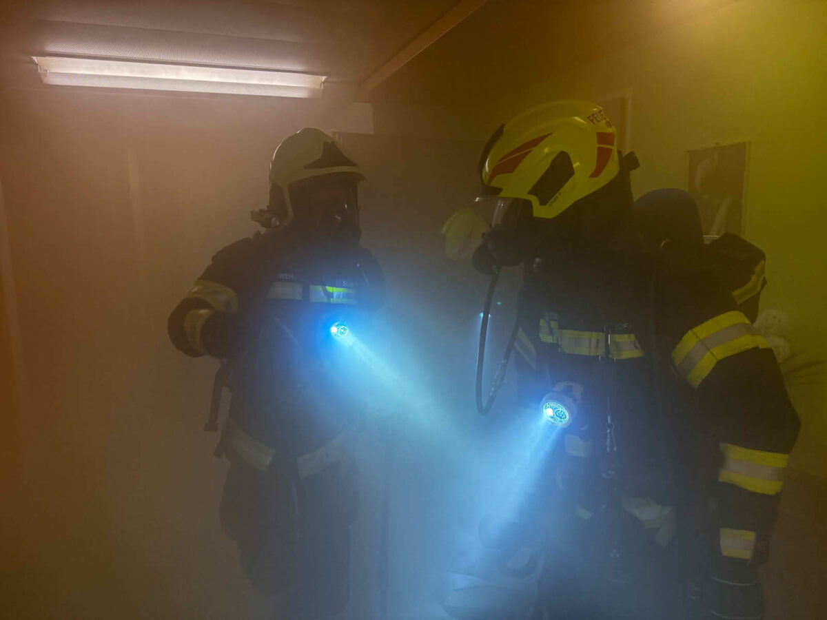 Angriffstrupp im  Seniorenwohnheim