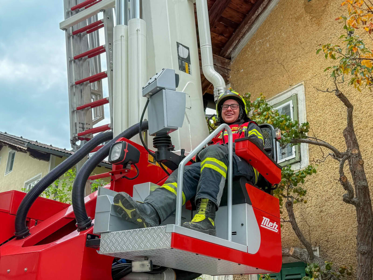 Realistische Übung im Seniorenwohnheim