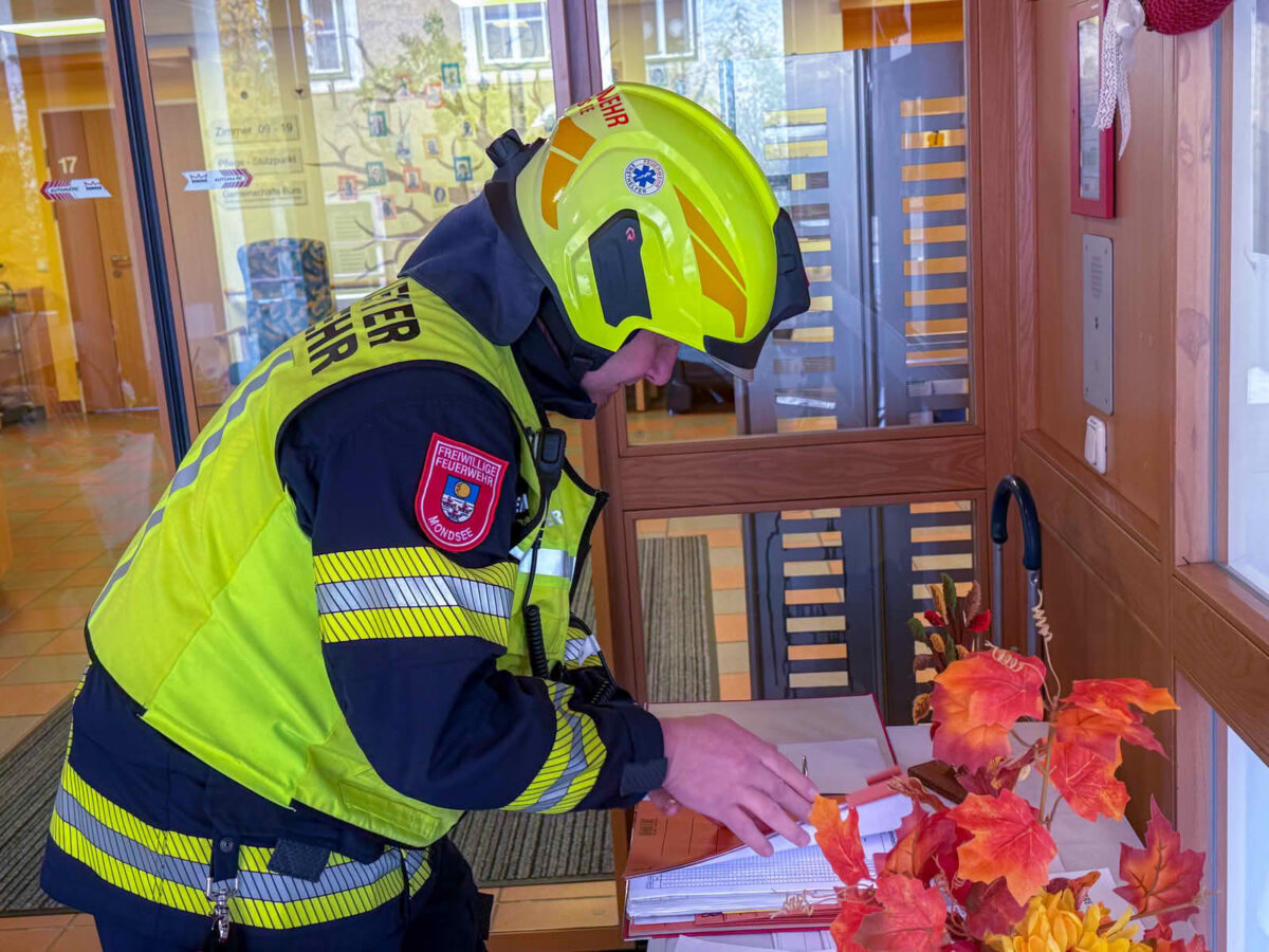 Realistische Übung im Seniorenwohnheim