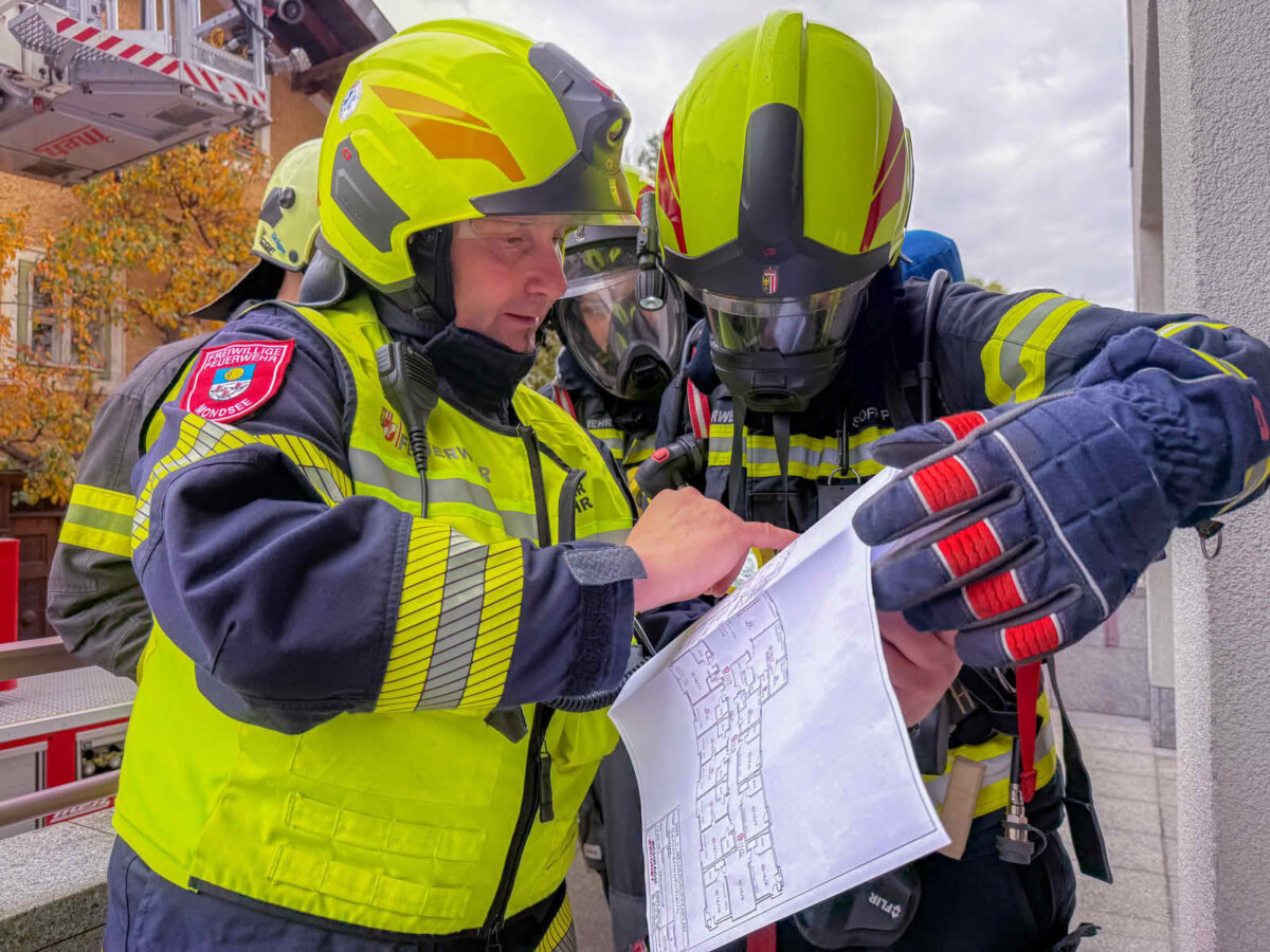 Realistische Übung im Seniorenwohnheim