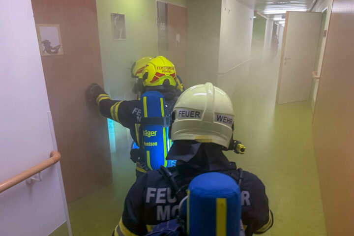AFK Mondsee: Brand im Seniorenwohnheim – Realistische Übung 9 Realistische Übung im Seniorenwohnheim