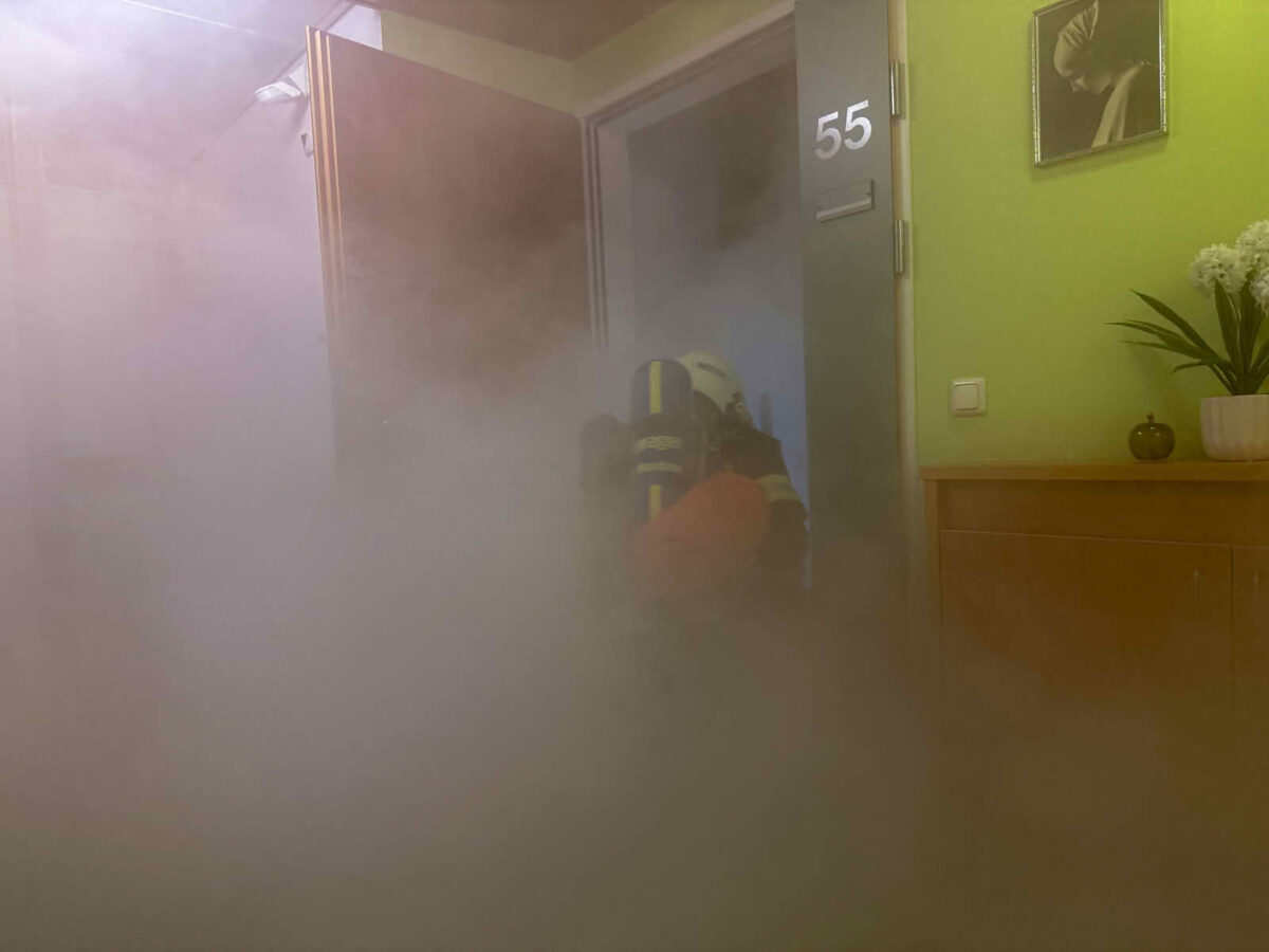 Angriffstrupp im  Seniorenwohnheim