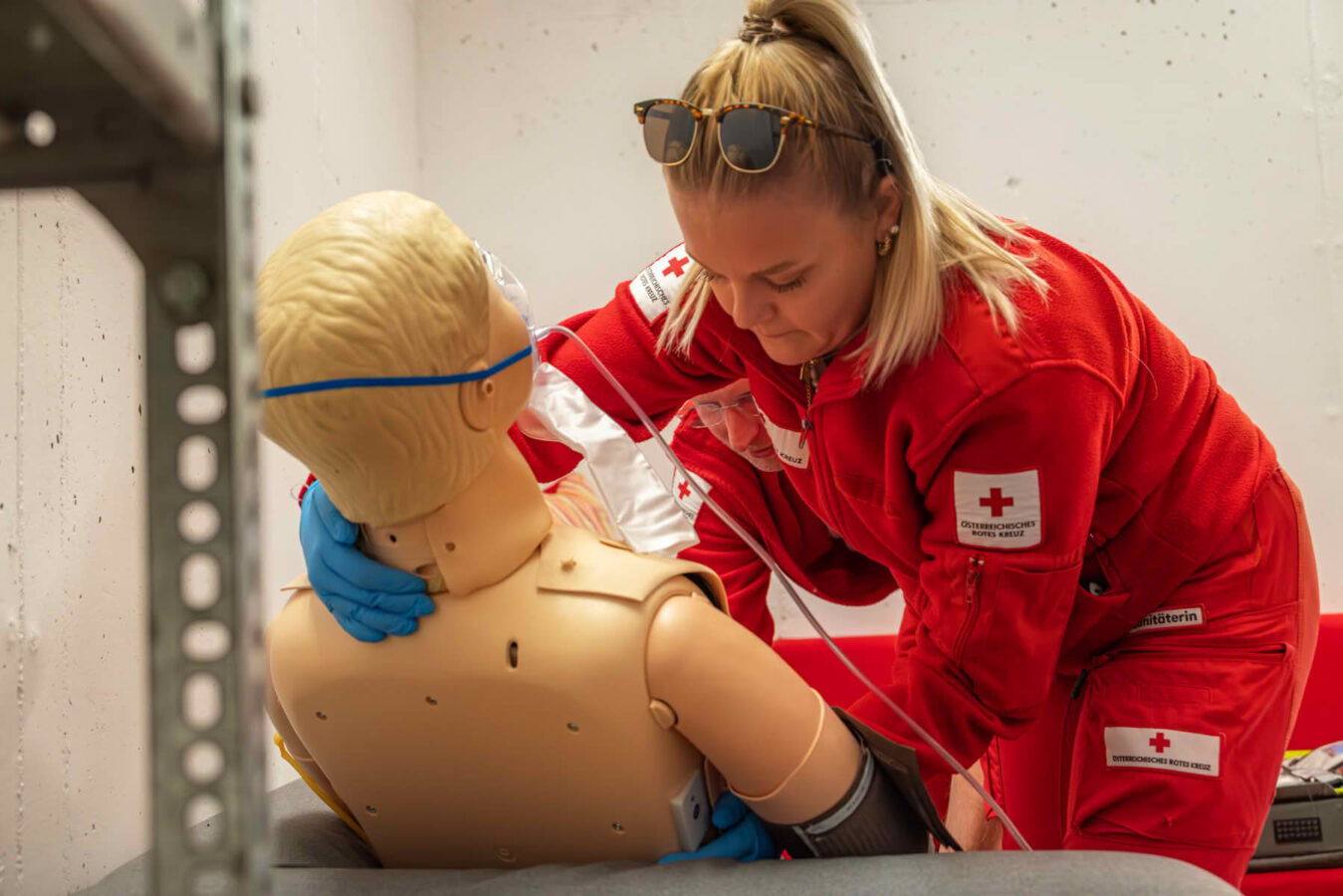 Feuerwehr und Rettungsdienst beim Skill-Training