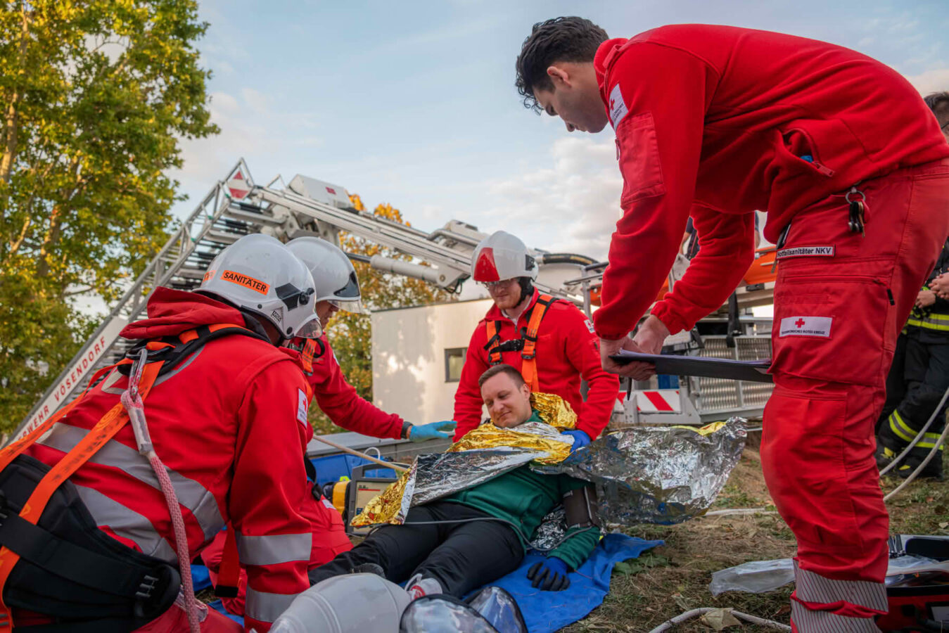 Feuerwehr und Rettungsdienst beim Skill-Training
