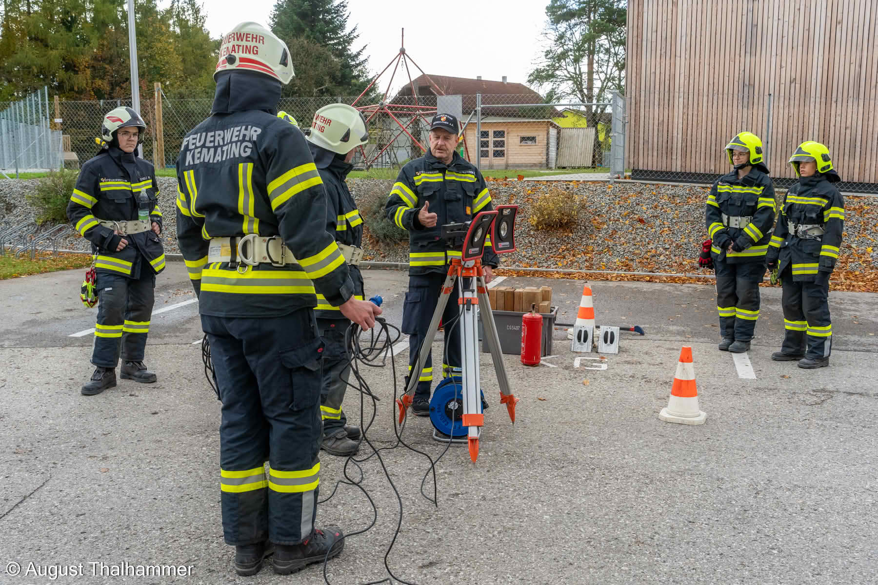 BFK Vöcklabruck: 49 neue Feuerwehrmänner und -frauen ausgebildet 1 49 neue Feuerwehrmänner und -frauen ausgebildet