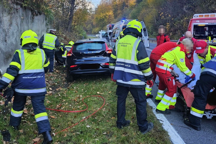HFW Villach: Verkehrsunfall auf der B94 – Eine verletzte Person