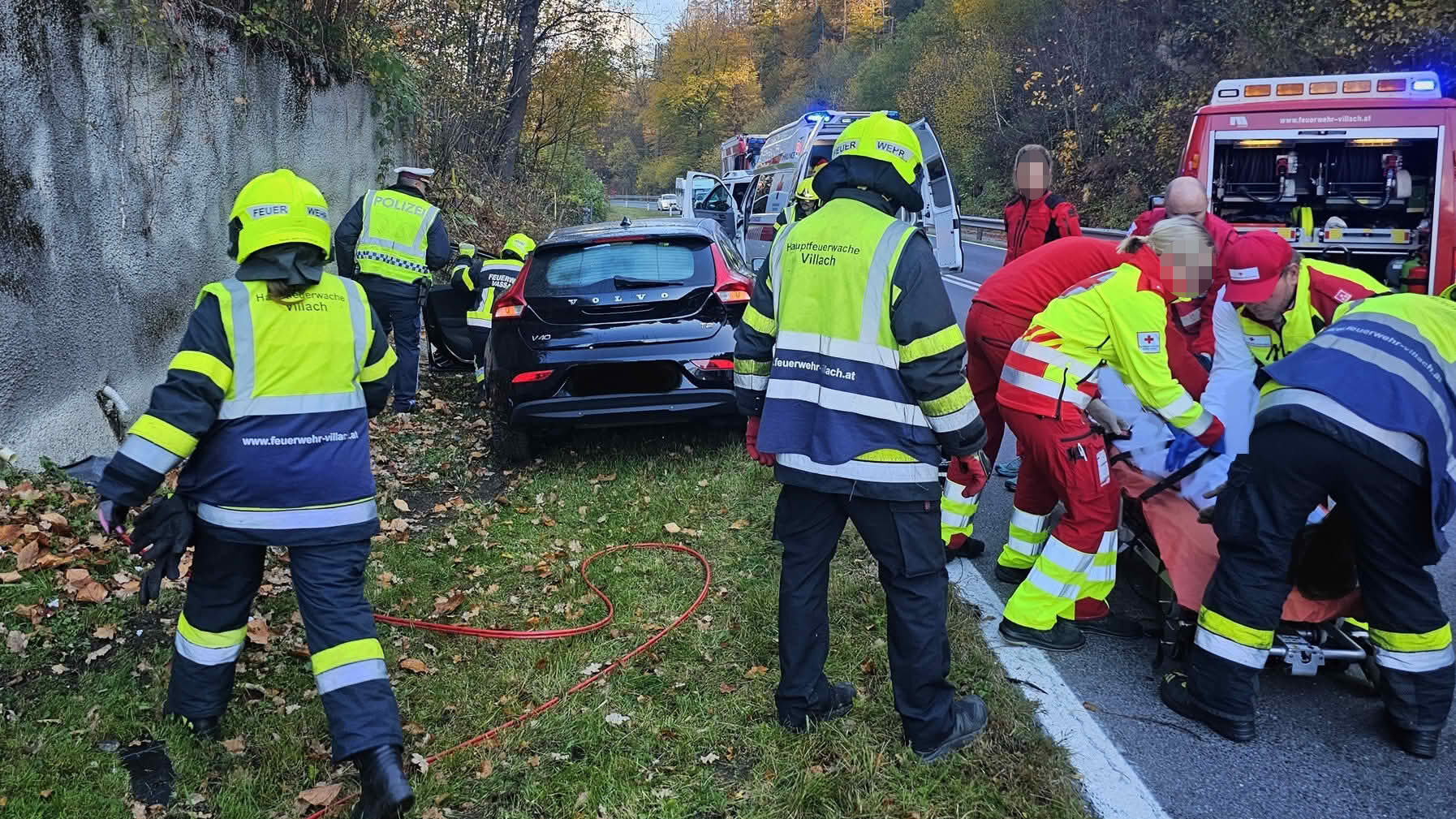 HFW Villach: Verkehrsunfall auf der B94 ? Eine verletzte Person 8 Verkehrsunfall auf der B94