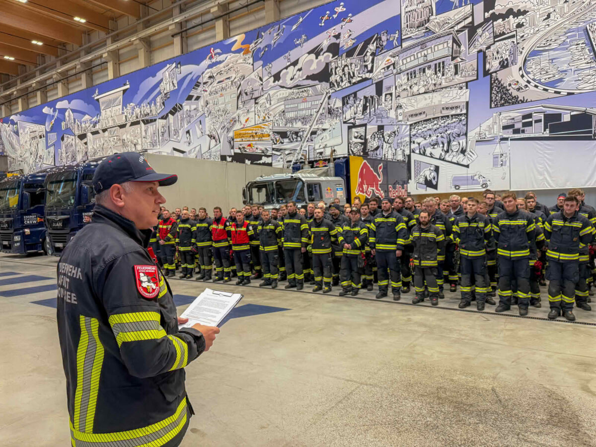 Oberwang: Abschnittsübung im Gewerbegebiet mit 221 Einsatzkräften 13 Abschnittsübung im Gewerbegebiet
