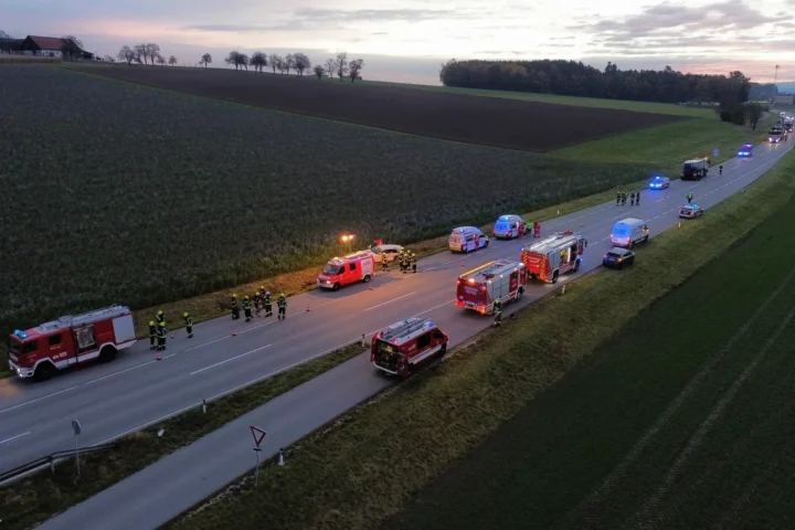 Verkehrsunfall mit LKW & PKW auf der B137