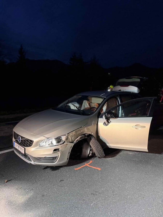 FF Lauffen: AufrÀumarbeiten nach Verkehrsunfall auf der B145 4 AufrÀumarbeiten nach Verkehrsunfall auf der B145