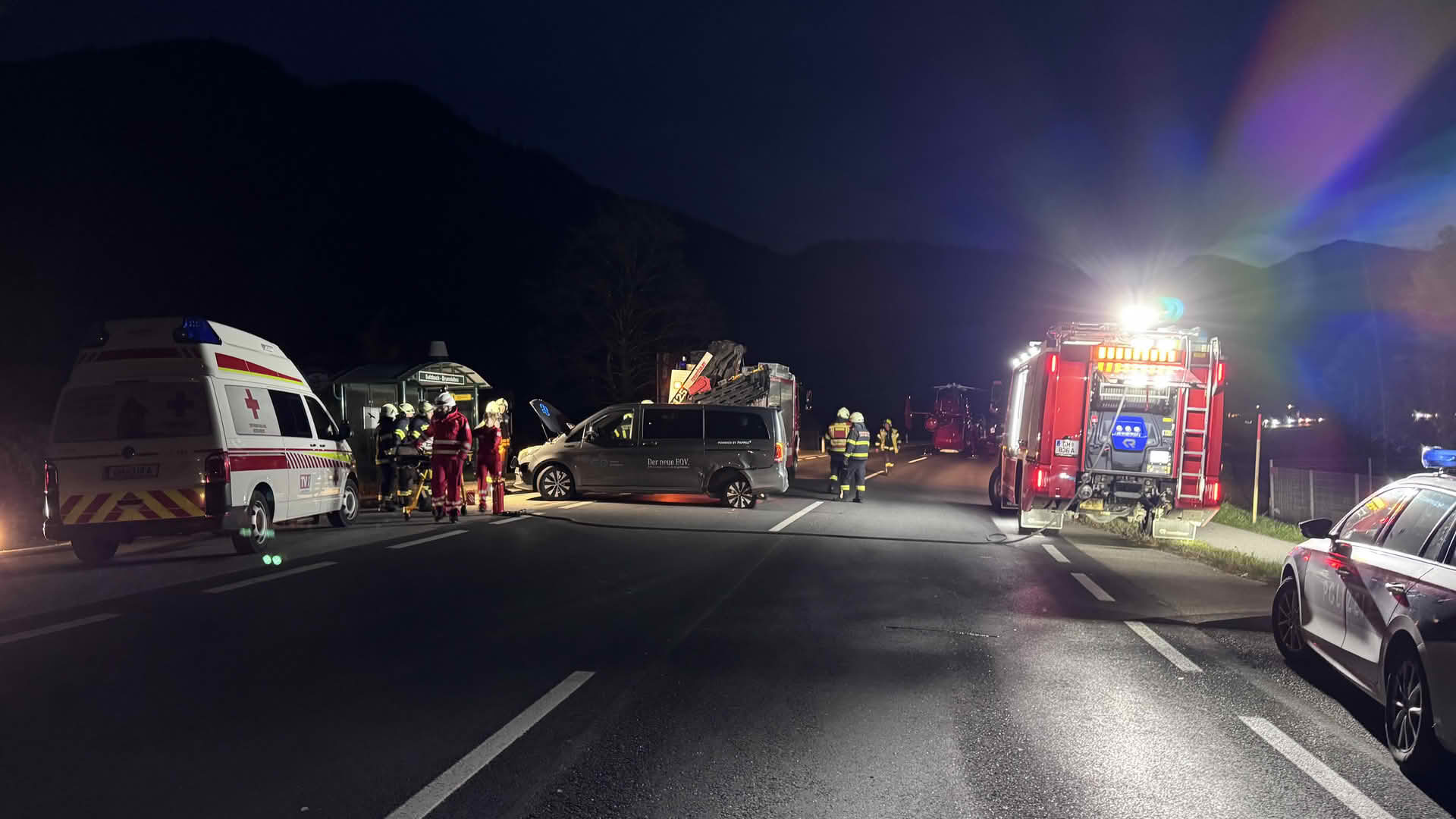 Aufrumarbeiten nach Verkehrsunfall auf der B145