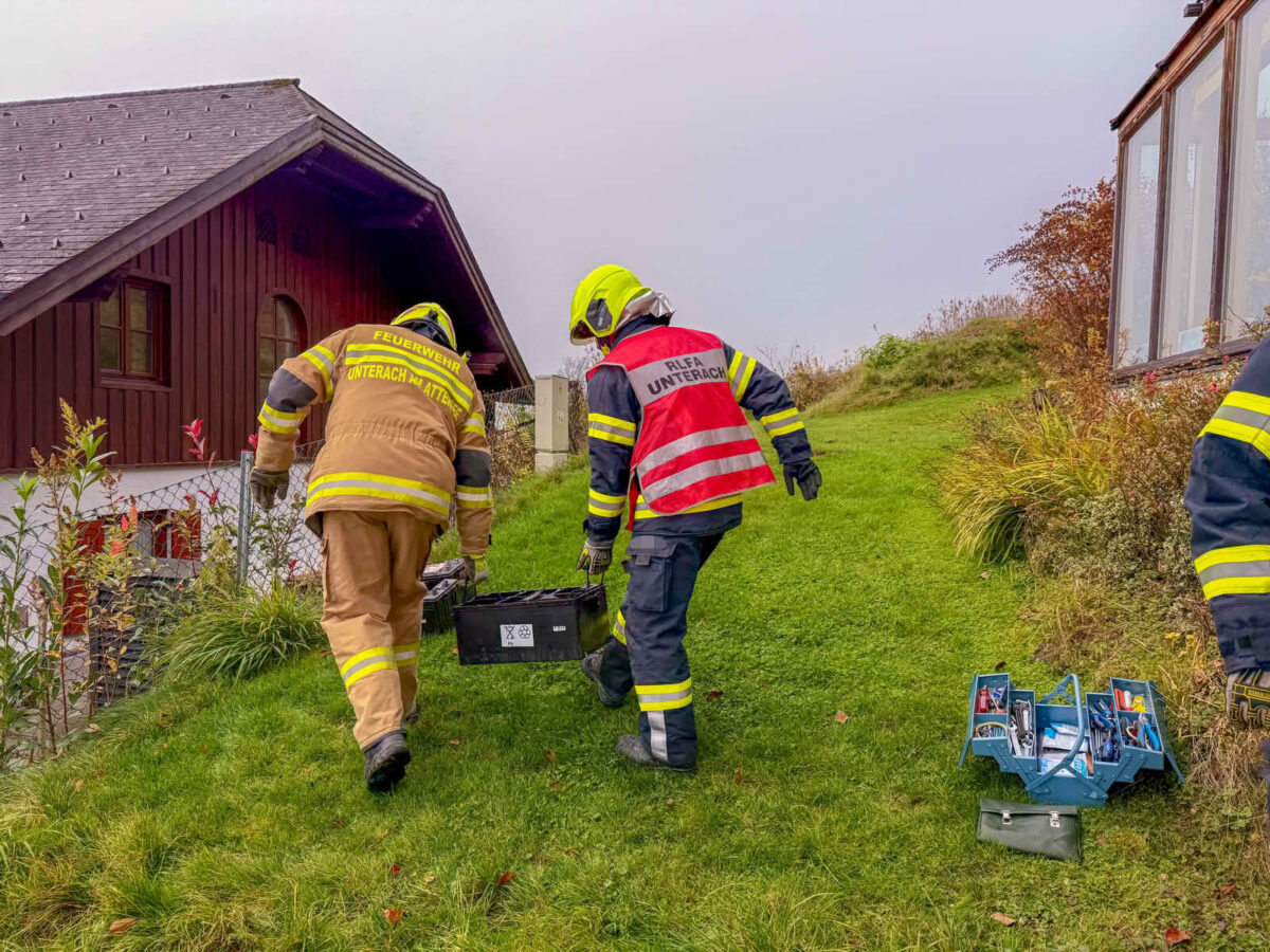 Unterach am Attersee: Sirenenalarm nach PV-Speicher Explosion 6 PV-Speicher Explosion
